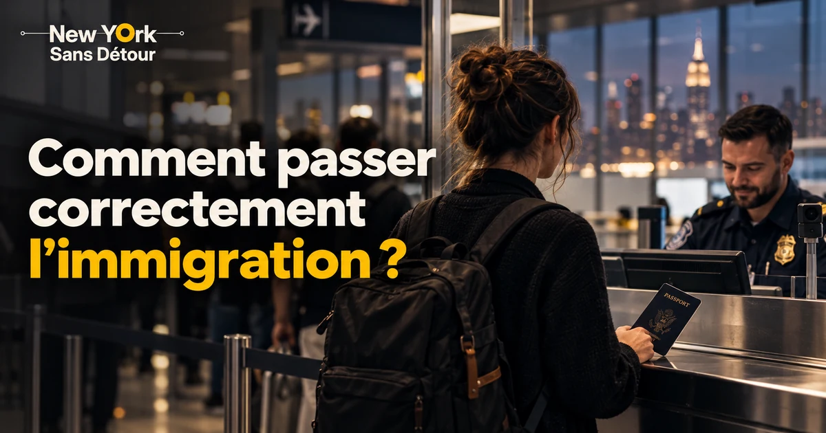 Voyageuse présentant son passeport à un agent de l'immigration américaine à l'aéroport.